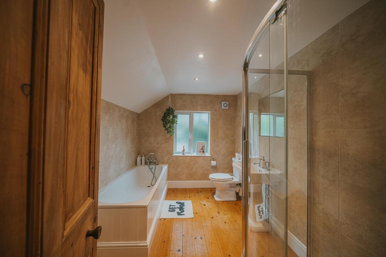 Cotswolds- Homely 2 Bed House With Garden, Wifi - Esho Stays Cirencester Zewnętrze zdjęcie