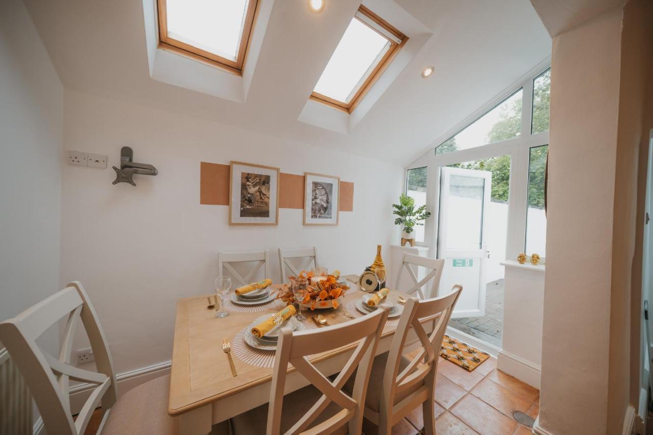 Cotswolds- Homely 2 Bed House With Garden, Wifi - Esho Stays Cirencester Zewnętrze zdjęcie