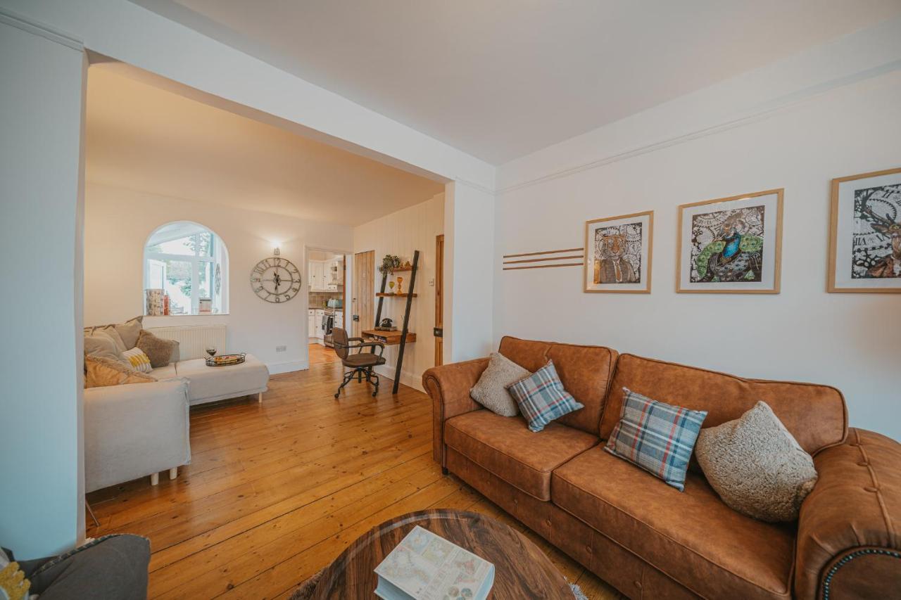 Cotswolds- Homely 2 Bed House With Garden, Wifi - Esho Stays Cirencester Zewnętrze zdjęcie