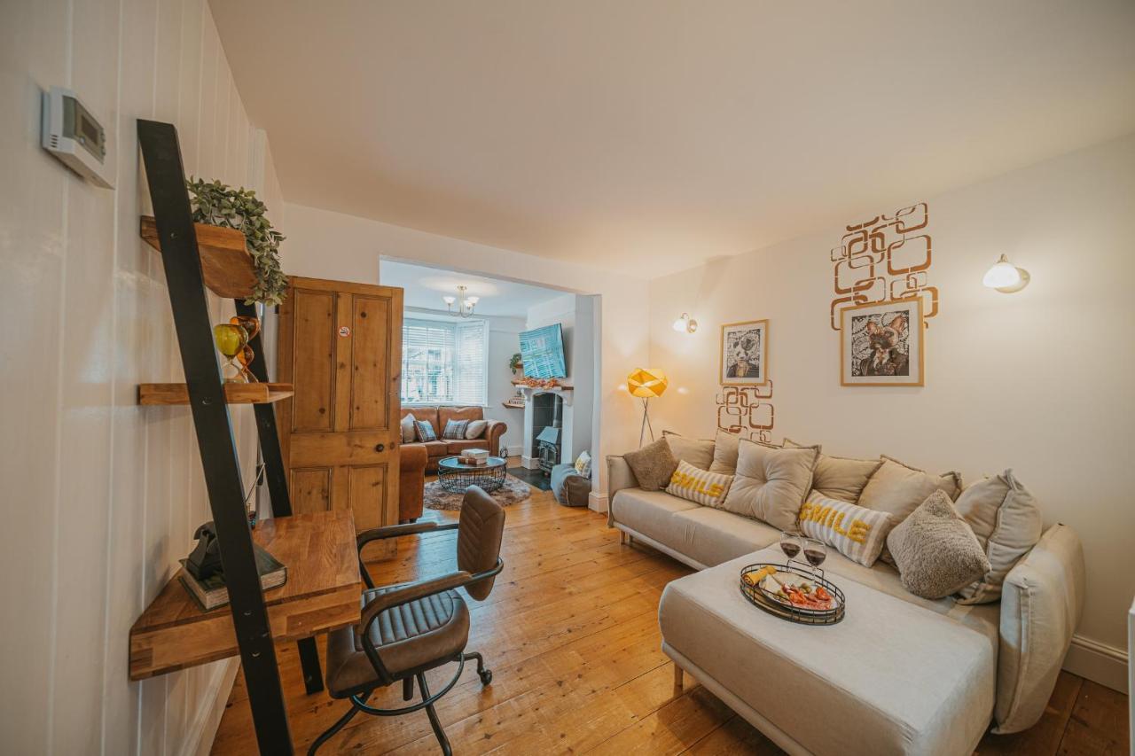 Cotswolds- Homely 2 Bed House With Garden, Wifi - Esho Stays Cirencester Zewnętrze zdjęcie